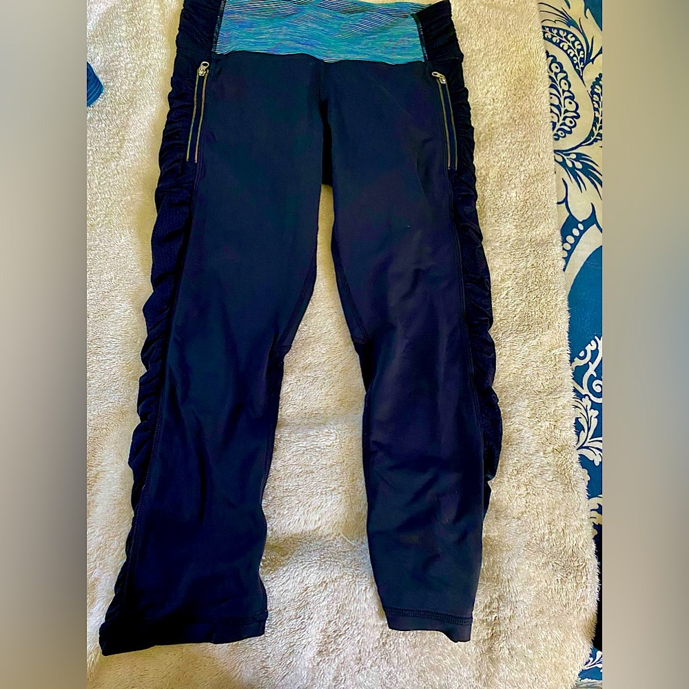 LULULEMON Cropped Yoga Pants